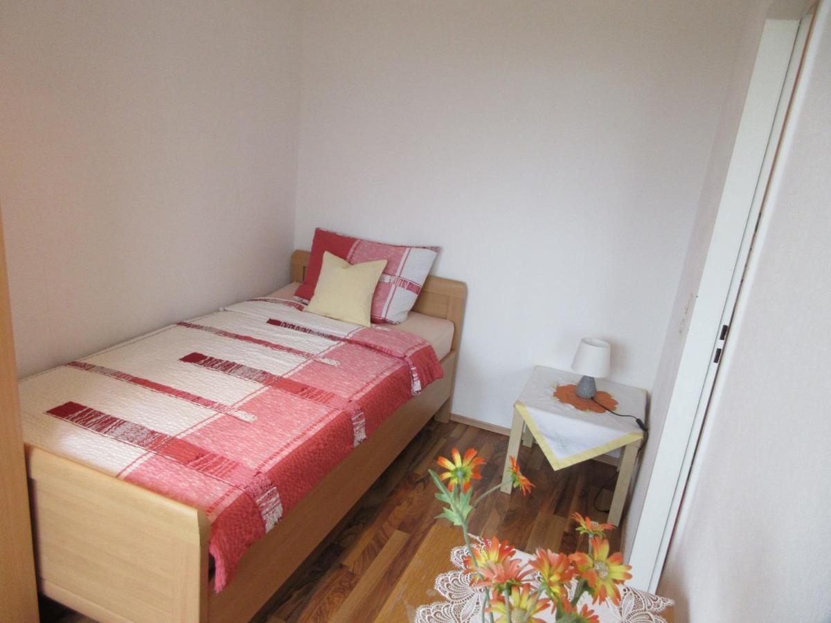 Private Apartment Near Fair Ground Ганновер Экстерьер фото